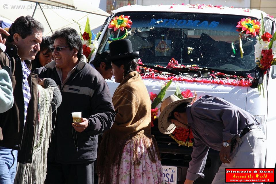 BOLIVIA - Battesimo delle auto a Copacabana - 4.jpg